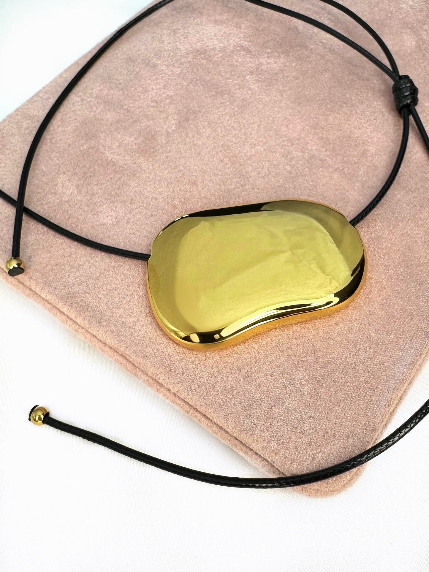 Collier en cordon noir Golden Bean